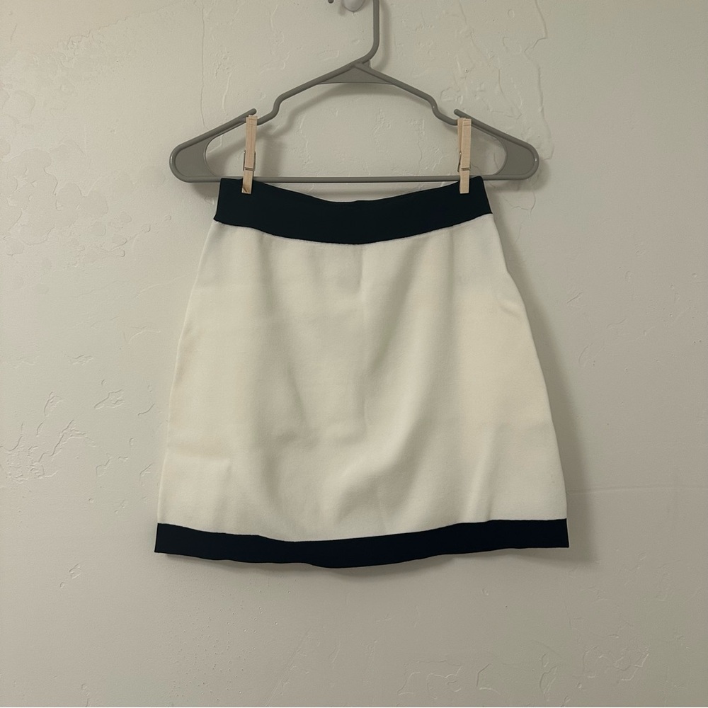 Aritzia Babaton White and Black Mini Skirt